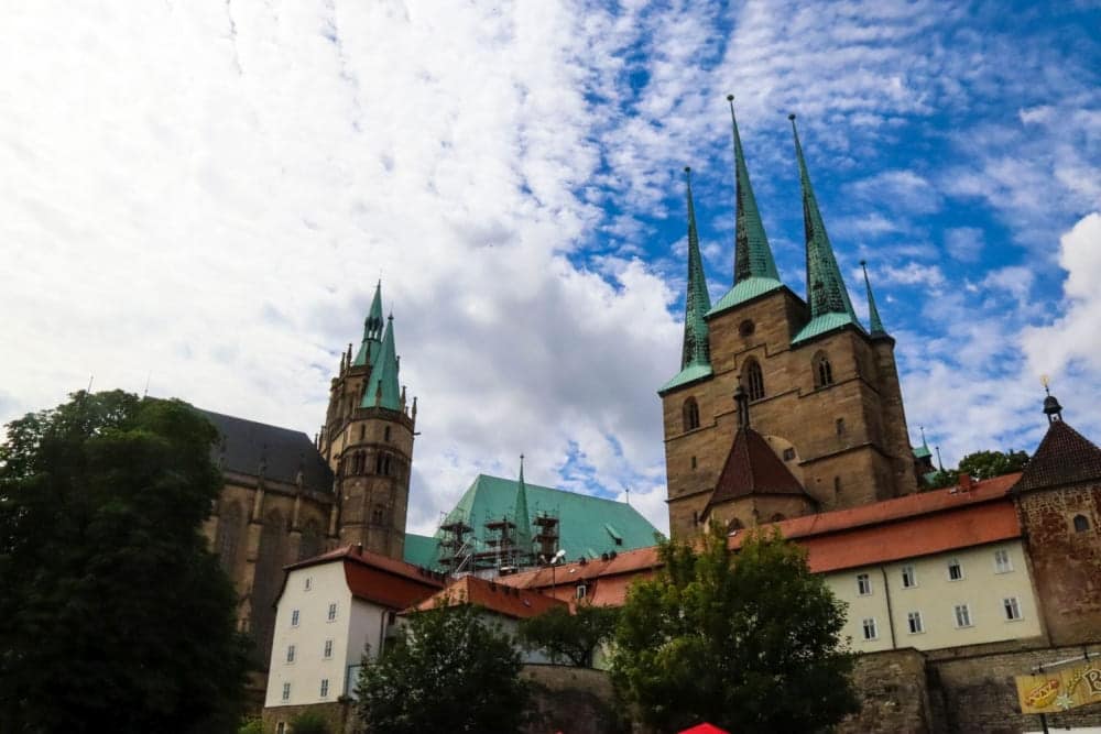 Auf dem Domplatz in Erfurt in Thüringen