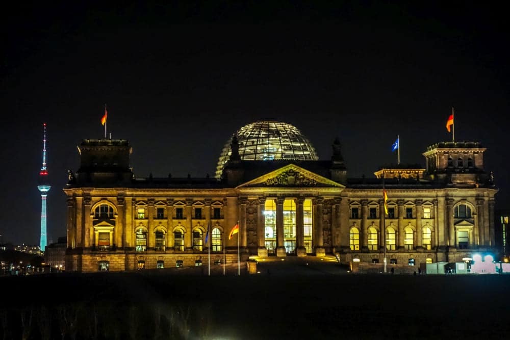 Der Reichstag bei Nacht