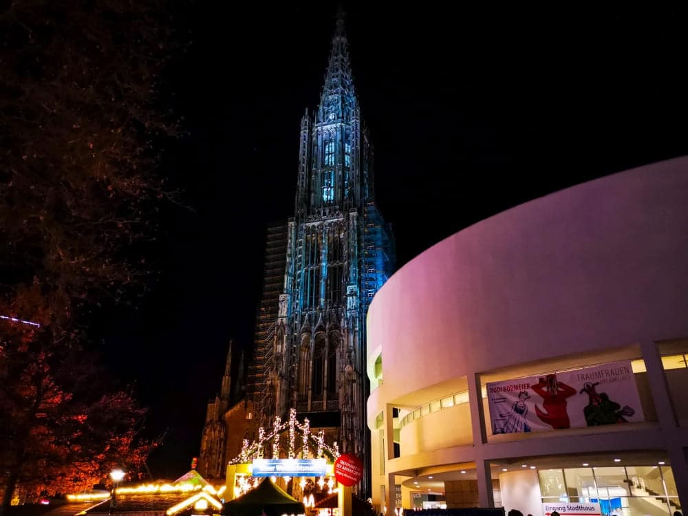 Schneeballen auf dem Weihnachtsmarkt in Ulm