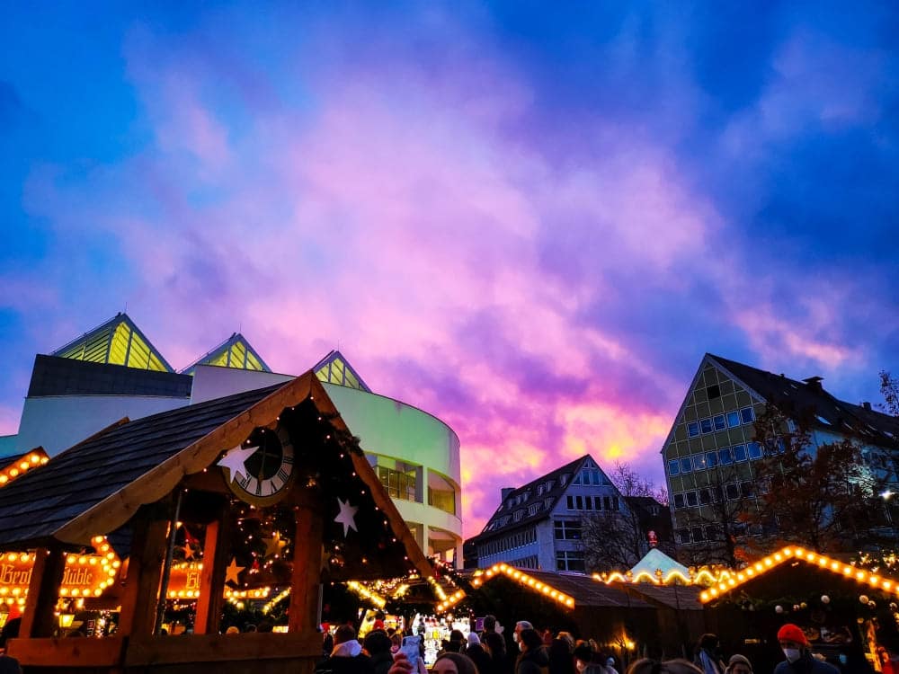 Der Himmel über dem Corona-Weihnachtsmarkt in Ulm