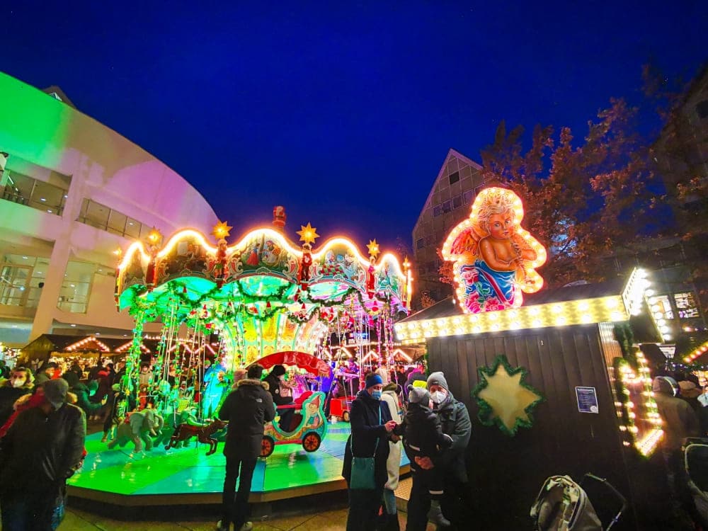 Karussell auf dem Weihnachtsmarkt in Ulm